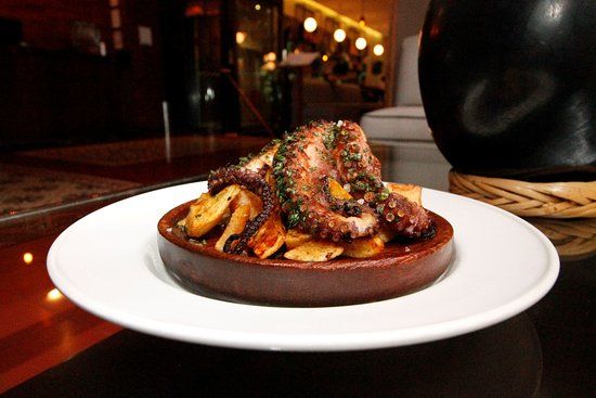 TR3S 3ISTRO & Oyster Bar